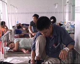 60 công nhân nhập viện vì ngộ độc thực phẩm